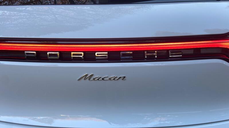 PORSCHE MACAN