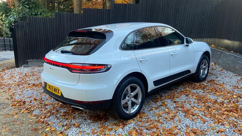 PORSCHE MACAN