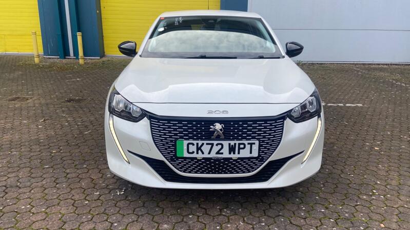 PEUGEOT E-208