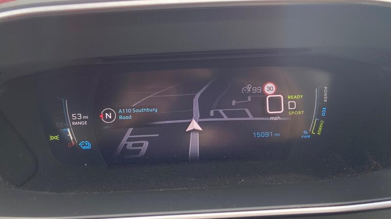 PEUGEOT E-208