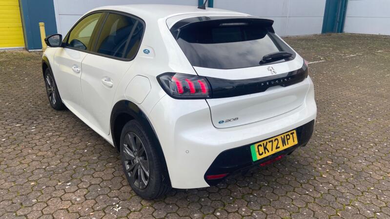 PEUGEOT E-208