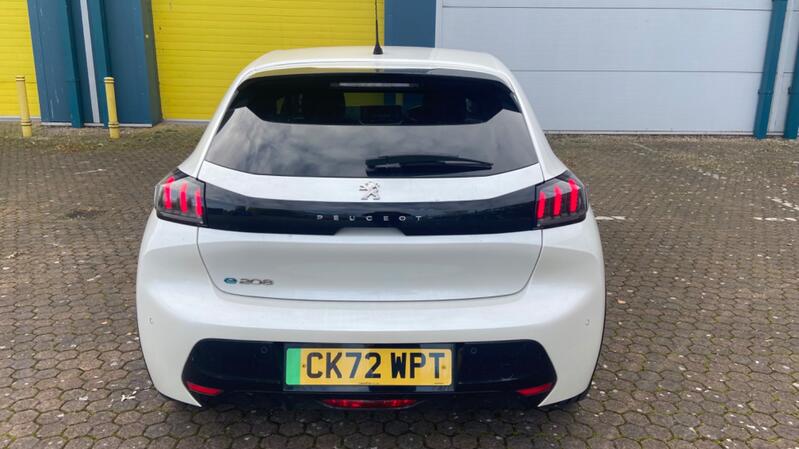 PEUGEOT E-208