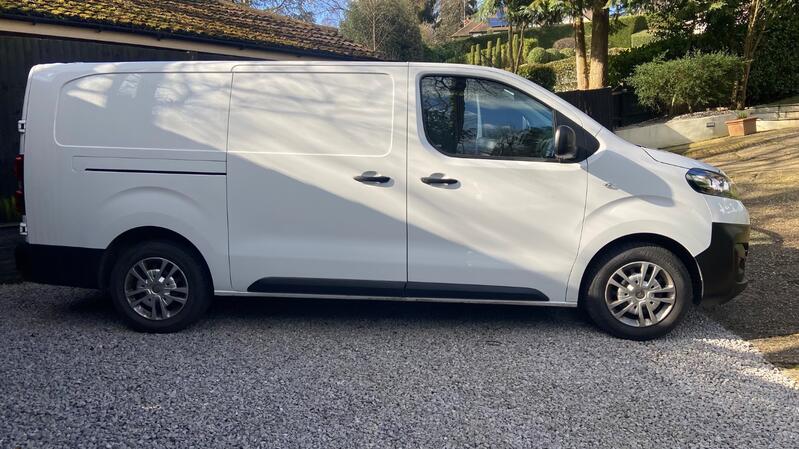 VAUXHALL VIVARO