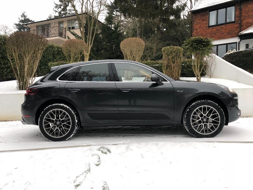 PORSCHE MACAN