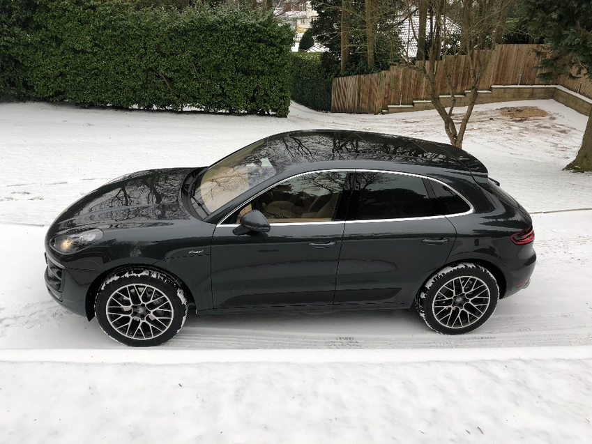 PORSCHE MACAN