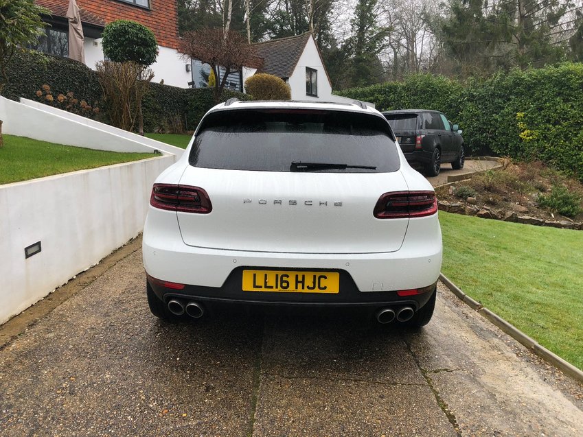 PORSCHE MACAN