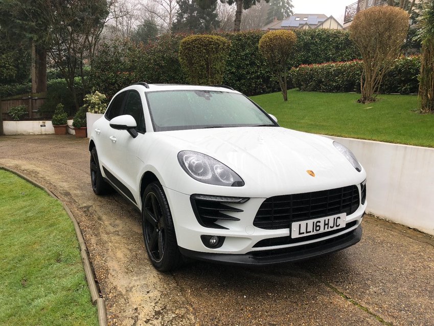 PORSCHE MACAN