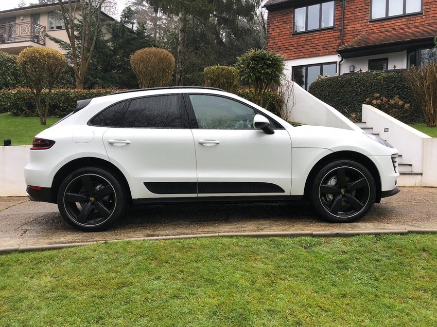 PORSCHE MACAN