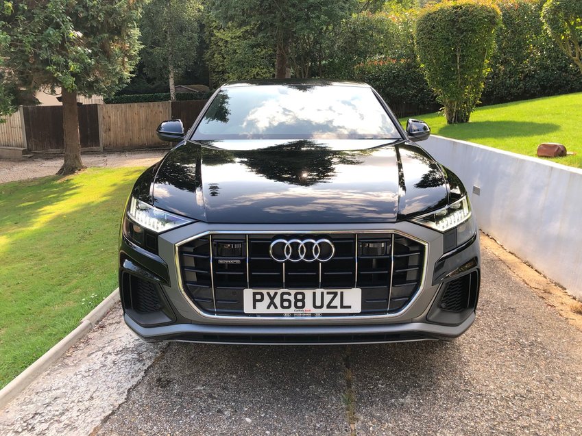 AUDI Q8