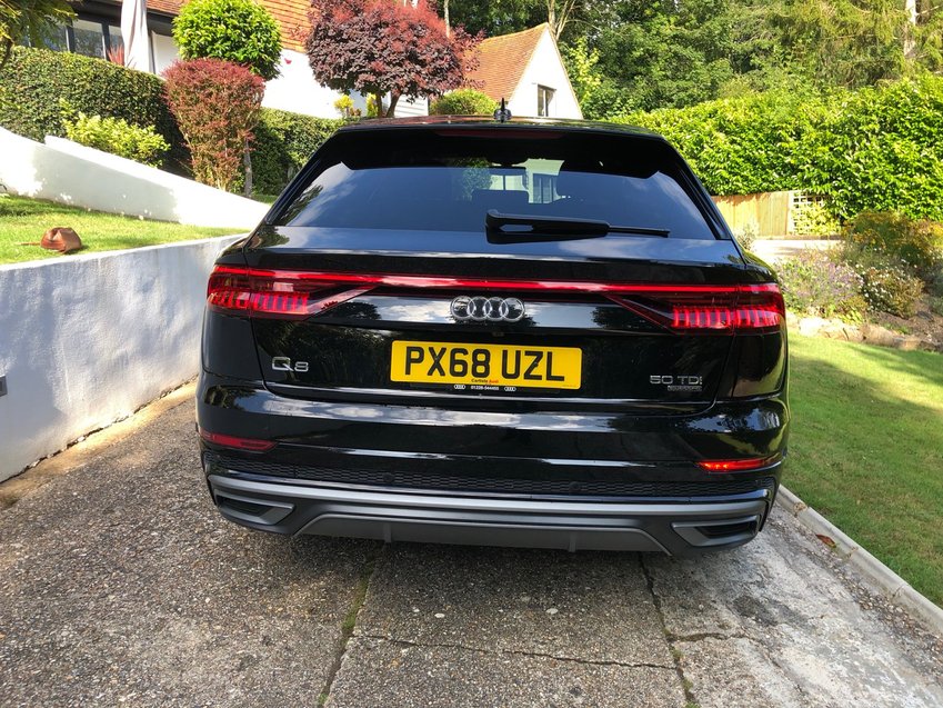 AUDI Q8