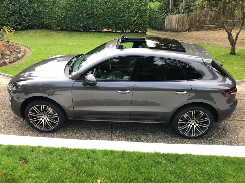 PORSCHE MACAN