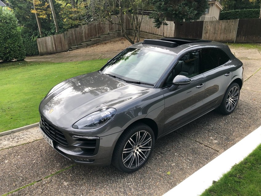 PORSCHE MACAN