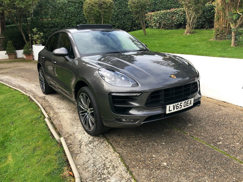 PORSCHE MACAN