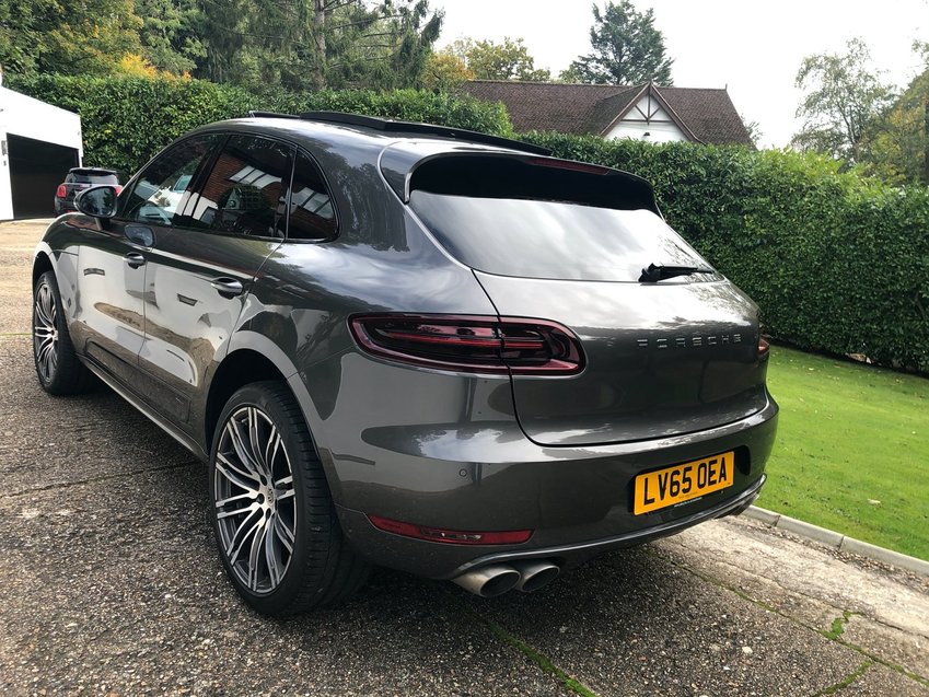 PORSCHE MACAN