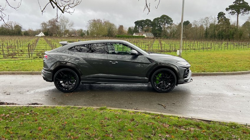 LAMBORGHINI URUS