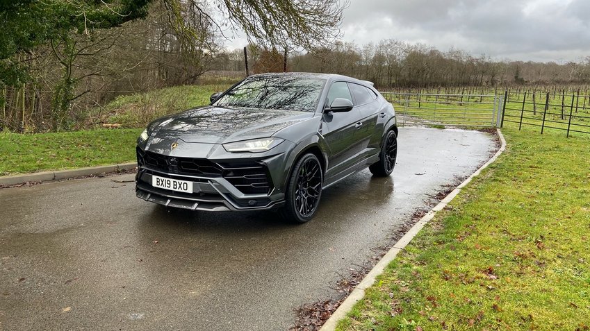 LAMBORGHINI URUS