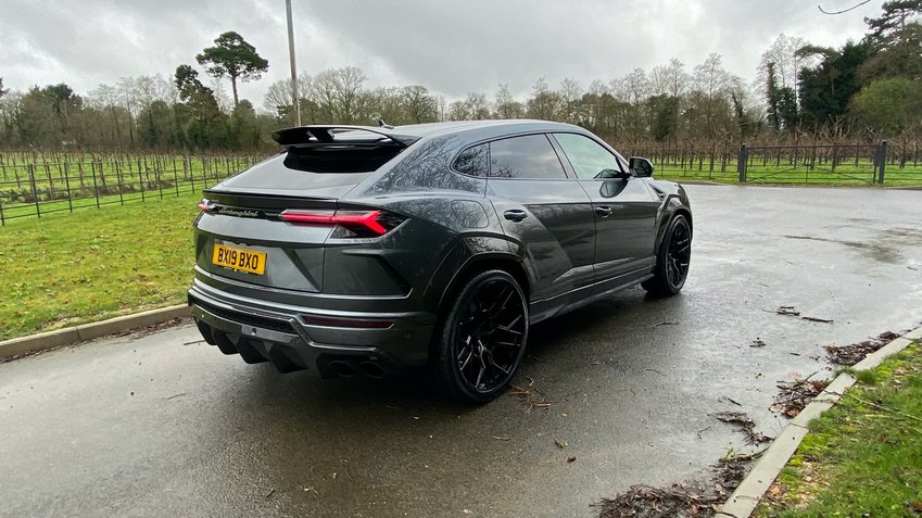 LAMBORGHINI URUS