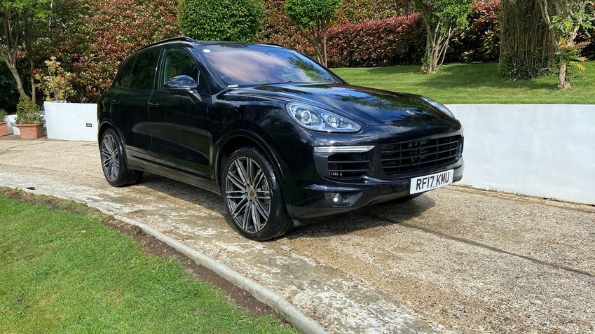 View PORSCHE CAYENNE 4.1 V8 D380S Plattinum