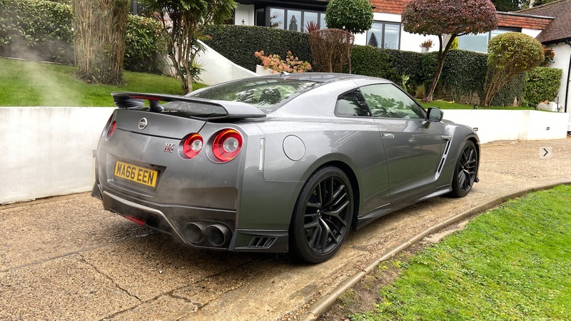 NISSAN GT-R